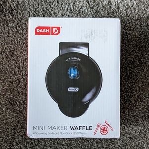 Mini waffle maker in Black